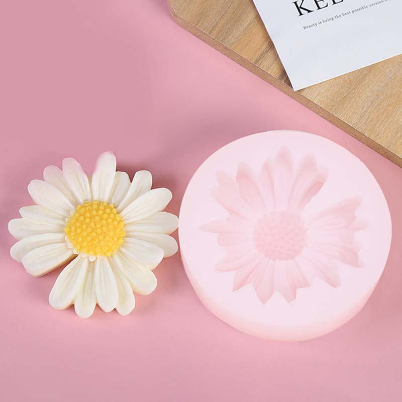 Candle Making Video - DIY Candle Silicone Mold Daisy Chamomile